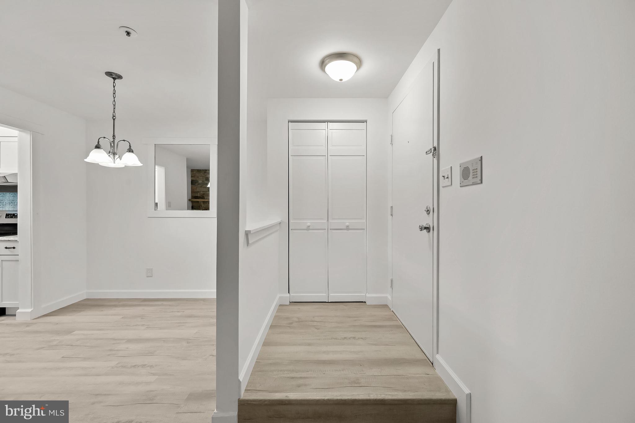 4904 Columbia Road, Unit 1 Columbia, MD 21044 - Photo 5 of 29 Entry & dining room