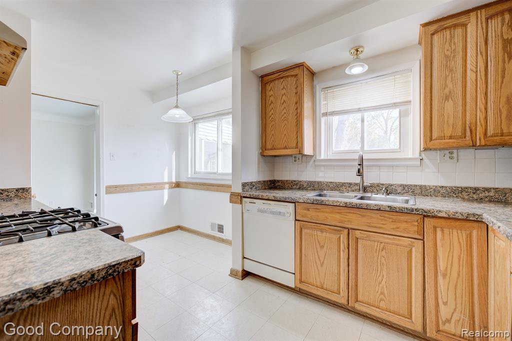 28356 Ridgebrook Road Farmington Hills, MI 48334 - Photo 14 of 44