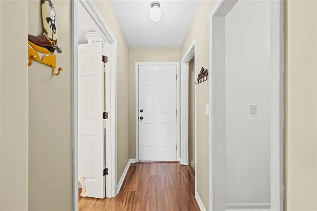 $262,000 | 627 Northeast Swann Circle, Lee's Summit, MO 64086