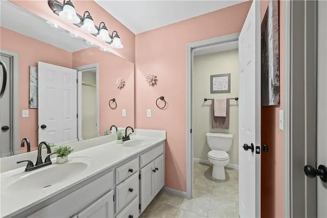 $262,000 | 627 Northeast Swann Circle, Lee's Summit, MO 64086