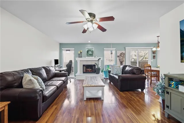 $262,000 | 627 Northeast Swann Circle, Lee's Summit, MO 64086