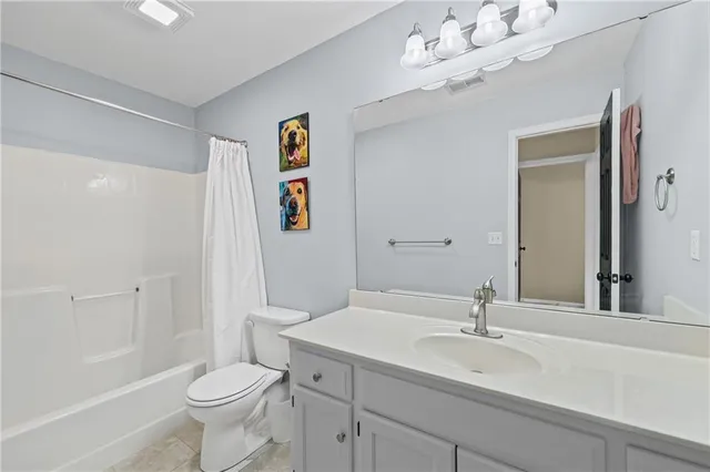 $262,000 | 627 Northeast Swann Circle, Lee's Summit, MO 64086