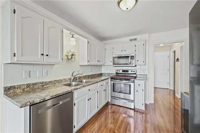 $262,000 | 627 Northeast Swann Circle, Lee's Summit, MO 64086