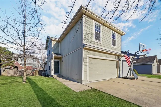 $262,000 | 627 Northeast Swann Circle, Lee's Summit, MO 64086