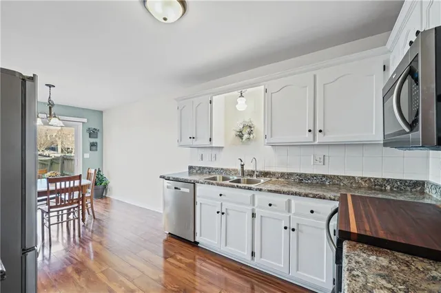 $262,000 | 627 Northeast Swann Circle, Lee's Summit, MO 64086