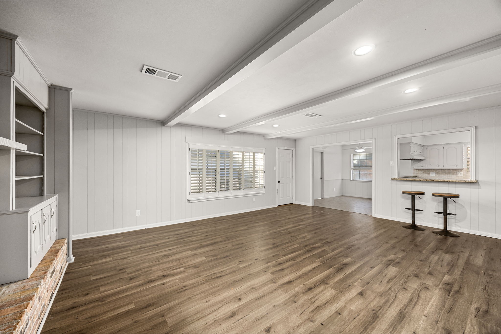 11223 Oak Spring Drive Houston, TX 77043 - Photo 17 of 32 Living room.
