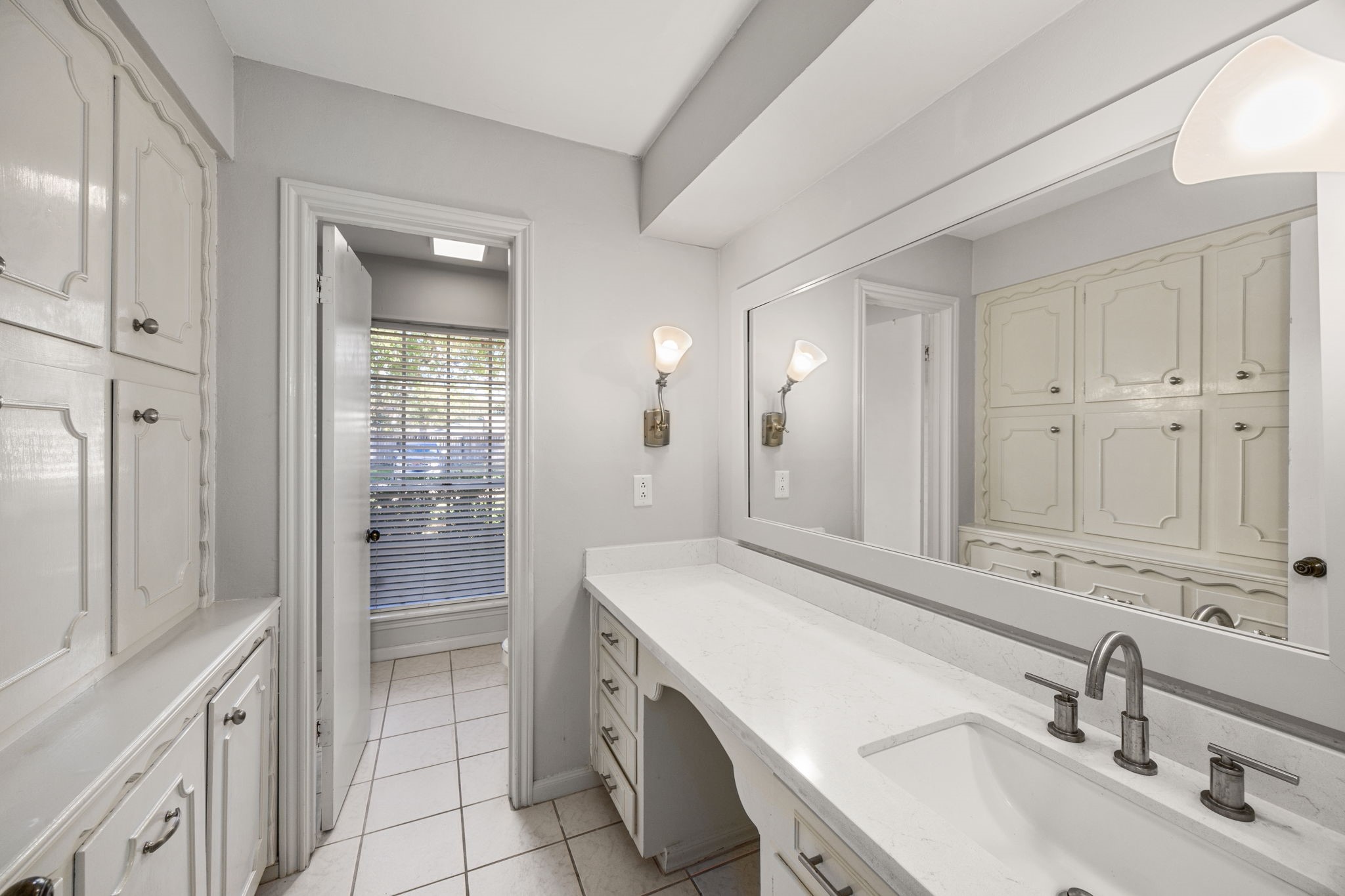 11223 Oak Spring Drive Houston, TX 77043 - Photo 18 of 32 Guest bath.