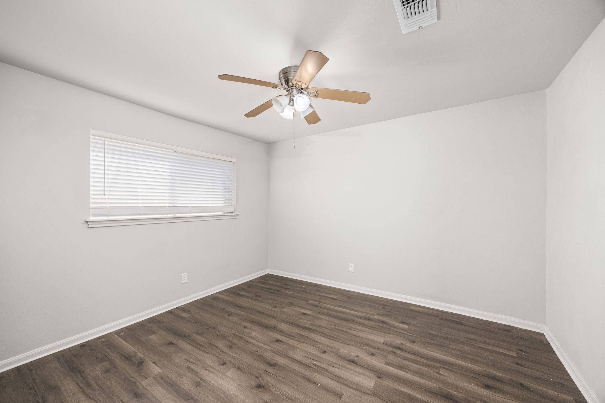 11223 Oak Spring Drive Houston, TX 77043 - Photo 22 of 32 Bedroom #3