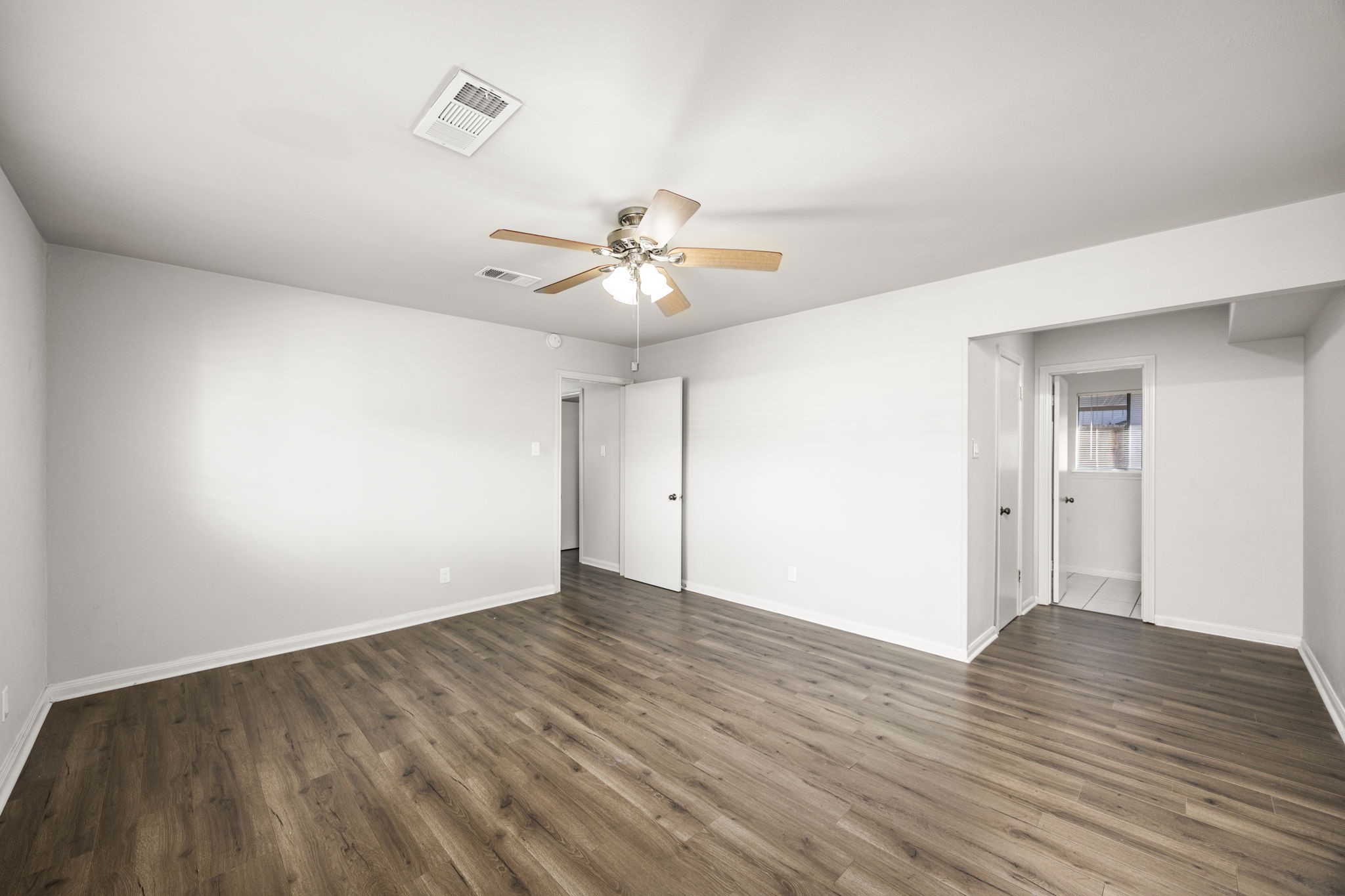 11223 Oak Spring Drive Houston, TX 77043 - Photo 25 of 32 Primary bedroom.