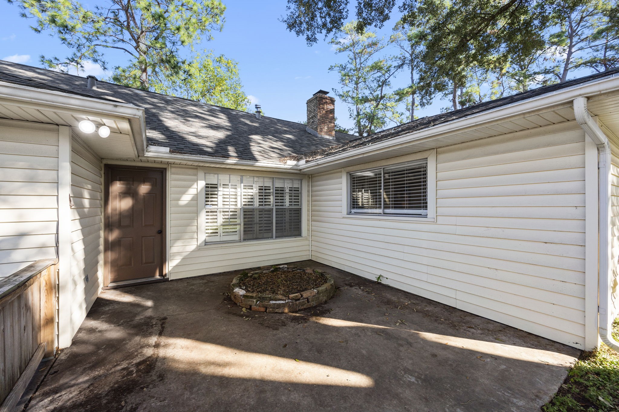 11223 Oak Spring Drive Houston, TX 77043 - Photo 29 of 32 Patio.