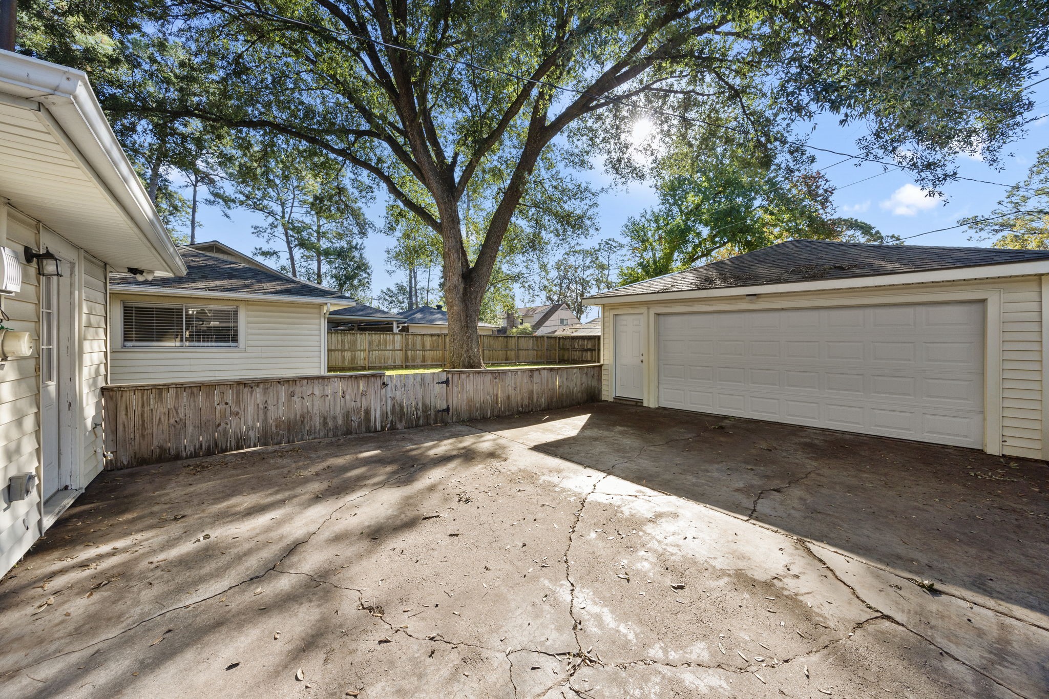 11223 Oak Spring Drive Houston, TX 77043 - Photo 31 of 32 Two car garage.