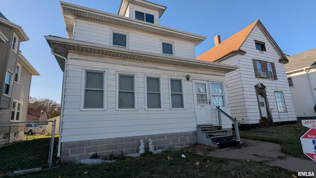 $71,000 | 2013 16th Street, Moline, IL 61265