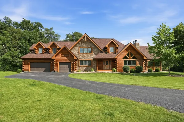 $1,100,000 | 6125 Tulip Lane, Grant Park, IL 60940