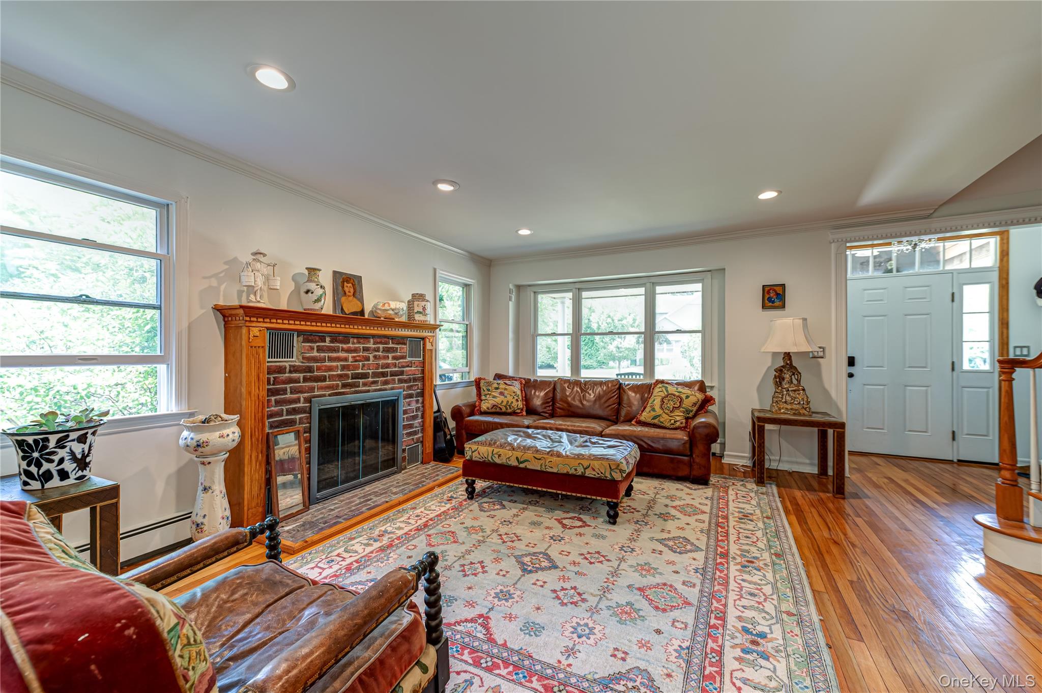 253 Melbury Road Babylon, NY 11702 - Photo 4 of 44