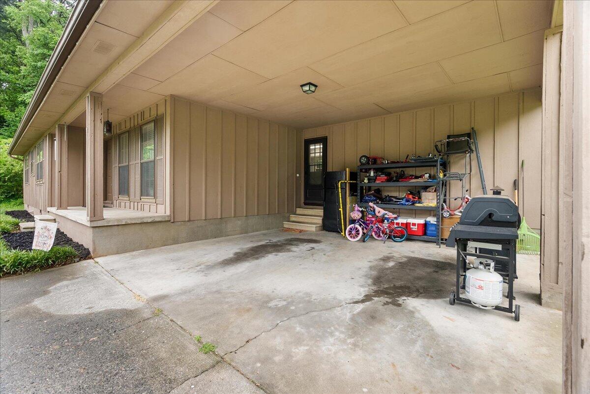 108 Pinewood Way Dalton, GA 30721 - Photo 5 of 35 24-DSC00397
