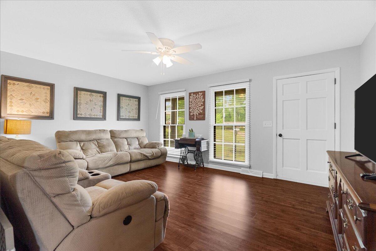 108 Pinewood Way Dalton, GA 30721 - Photo 10 of 35 07-DSC00517