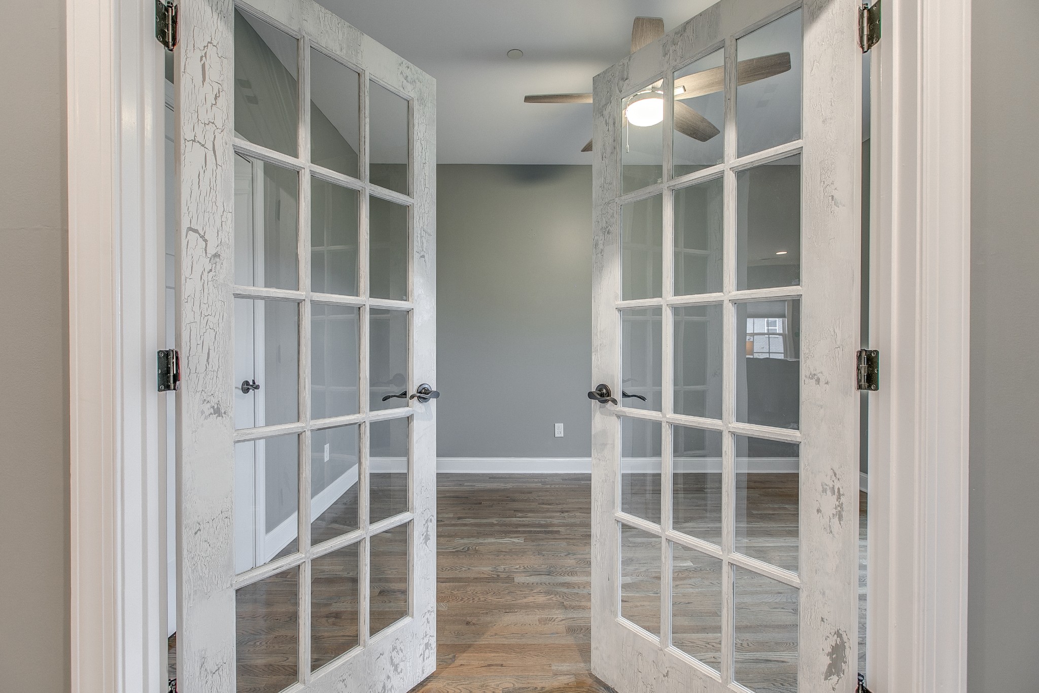 1102 Cascadeway Drive Murfreesboro, TN 37129 - Photo 5 of 45 a view of an empty room with empty shelves