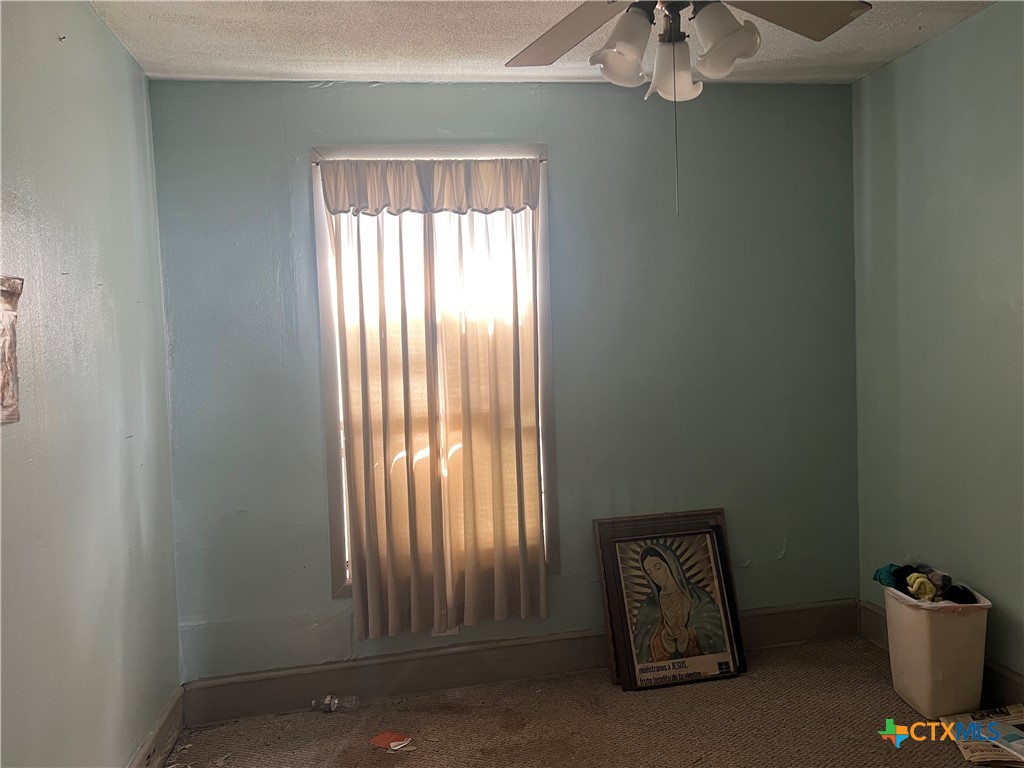 612 South 7th Street Temple, TX 76504 - Photo 14 of 43 an empty room with a window