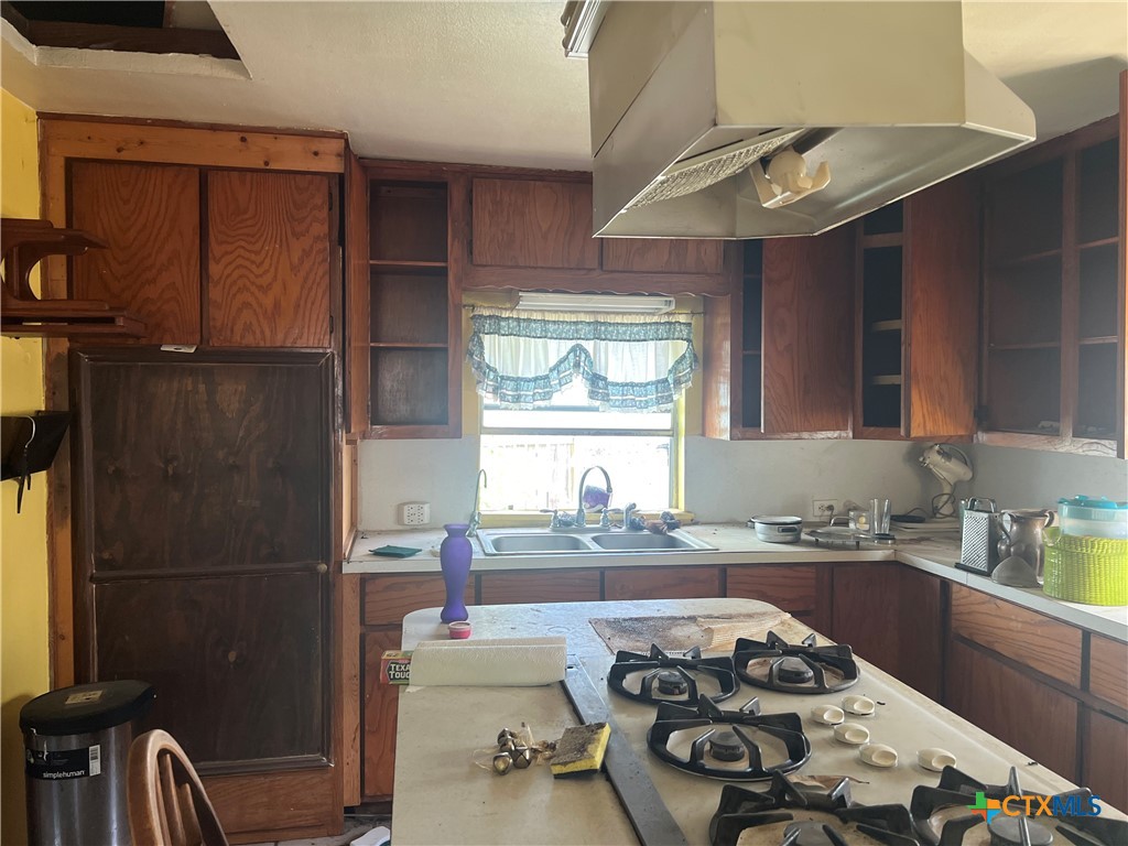 612 South 7th Street Temple, TX 76504 - Photo 28 of 43 a kitchen with a sink a stove and a window