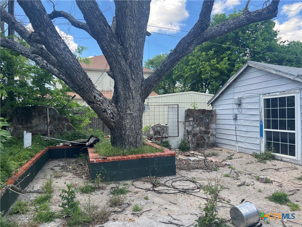 612 South 7th Street Temple, TX 76504 - Photo 32 of 43 a front view of a house with garden