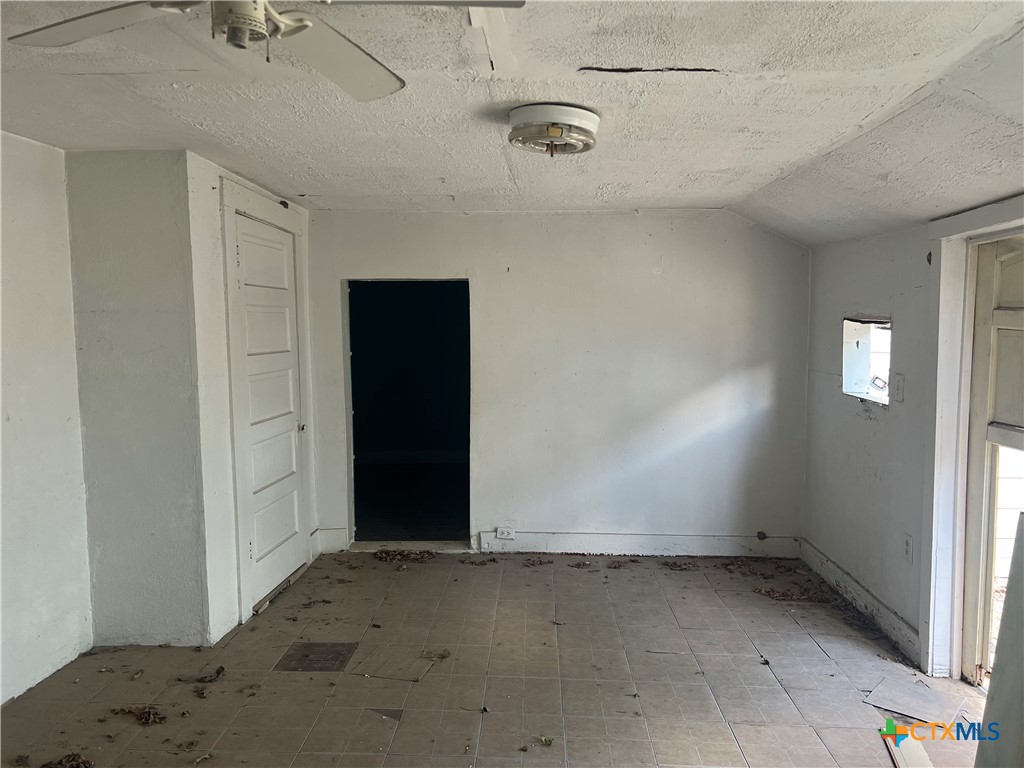 612 South 7th Street Temple, TX 76504 - Photo 35 of 43 an empty room with windows
