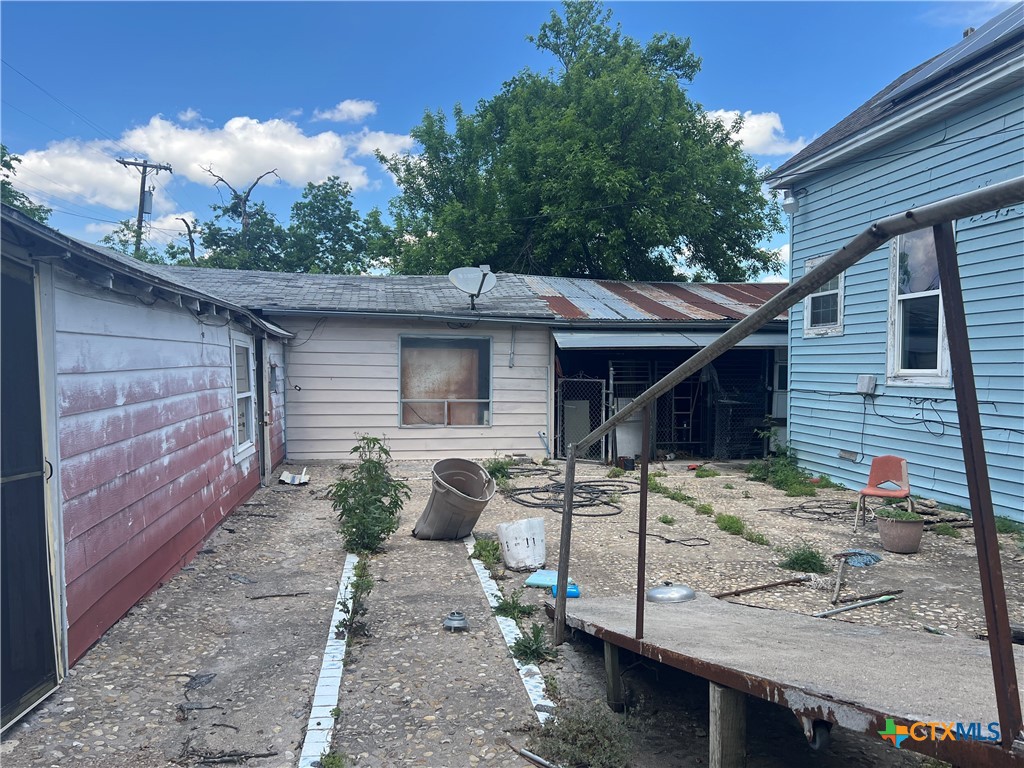612 South 7th Street Temple, TX 76504 - Photo 38 of 43 a front view of a house with garden