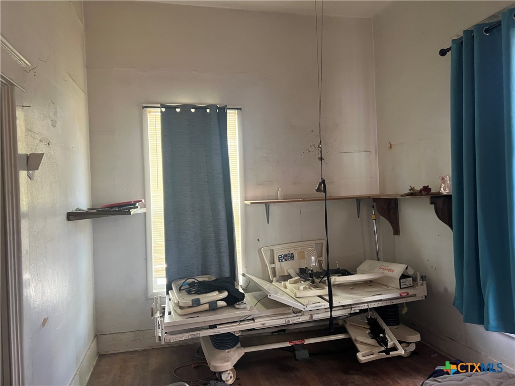 612 South 7th Street Temple, TX 76504 - Photo 10 of 43 a room with gym equipment