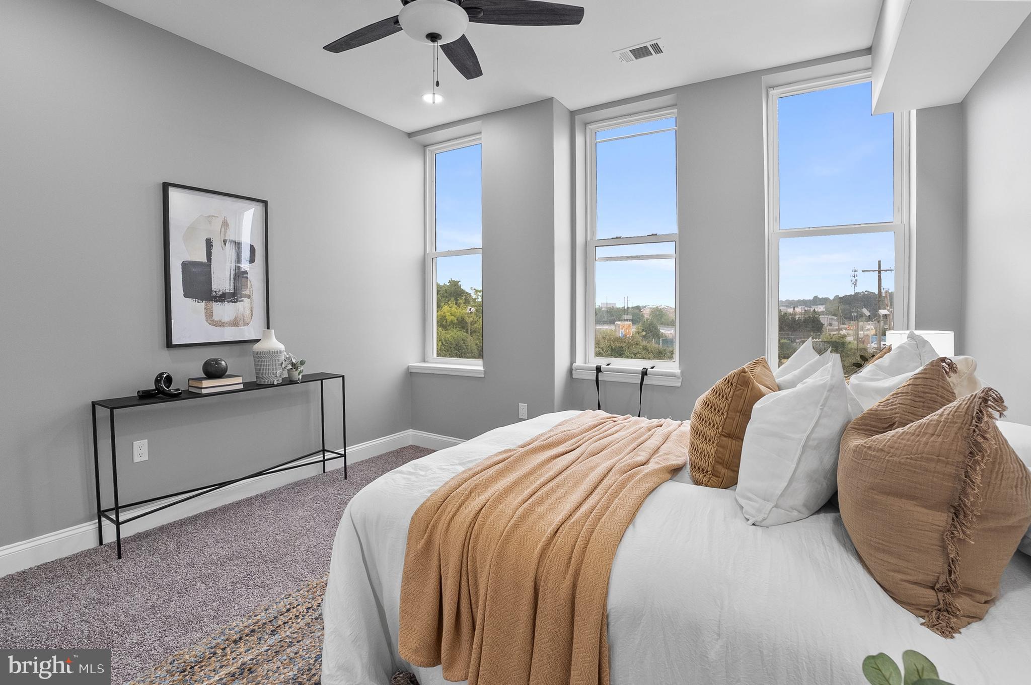 1201 North Fulton Avenue Baltimore, MD 21217 - Photo 17 of 36 a bedroom with a bed and a table