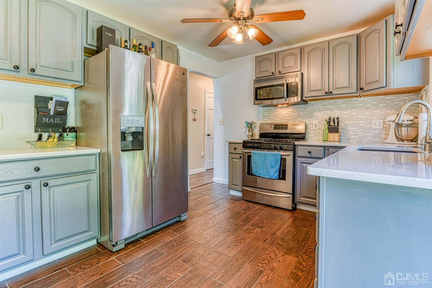 18 Mimi Road Old Bridge, NJ 08857 - Photo 9 of 33 Upgraded kitchen with Granite Countertop and lovely backsplash.