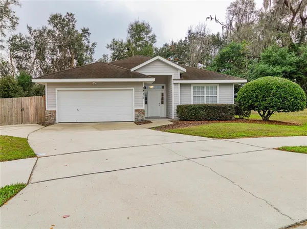 $2,350 | 14001 Northwest 9th Road, Newberry, FL 32669