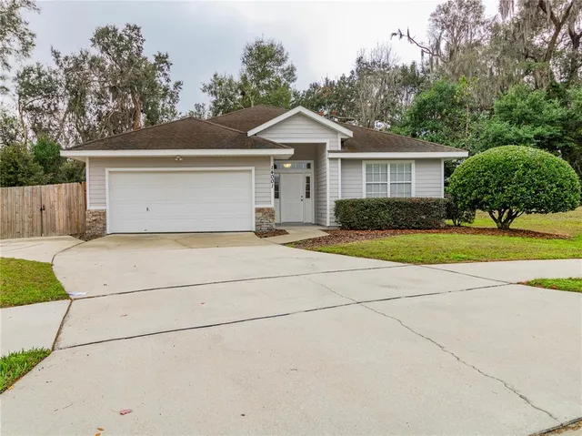 $2,400 | 14001 Northwest 9th Road, Newberry, FL 32669