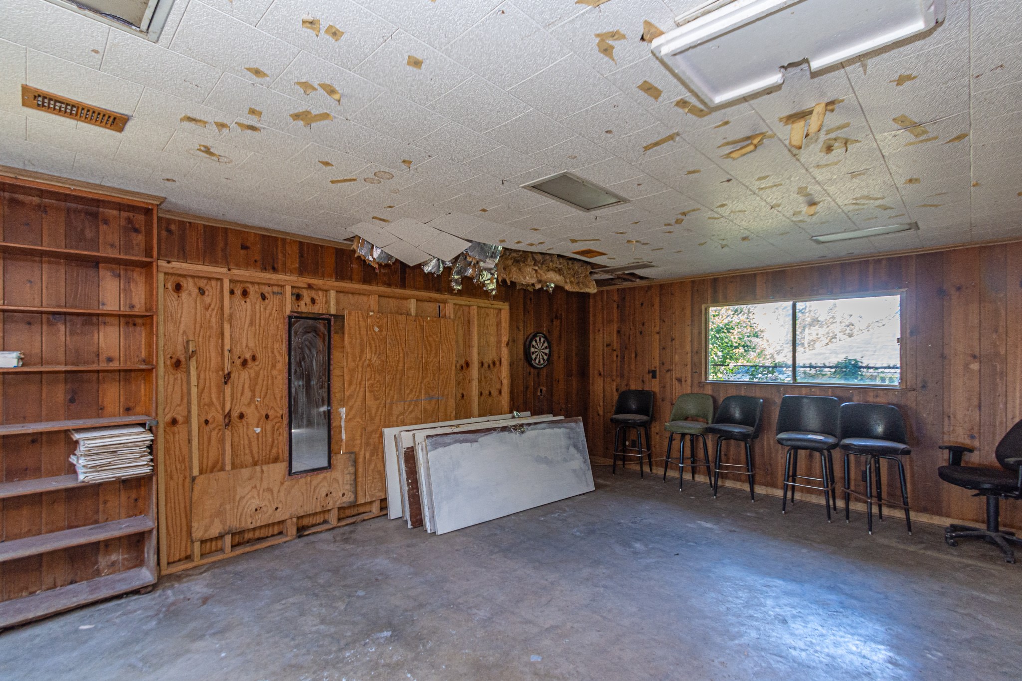 1230 West 4th Street Freeport, TX 77541 - Photo 37 of 49 Great Sports room/Game room.