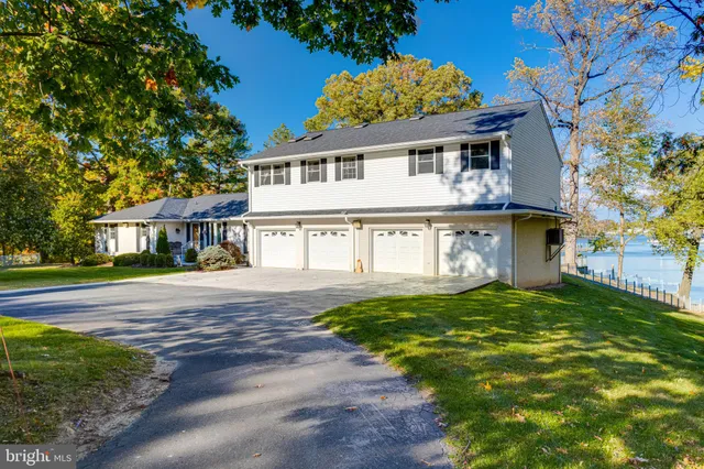 a view of entryway with a front door