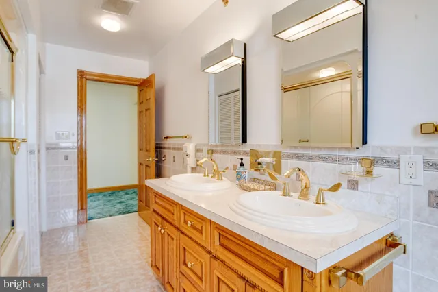 $799,000 | 200 W Road, Baltimore, MD 21221