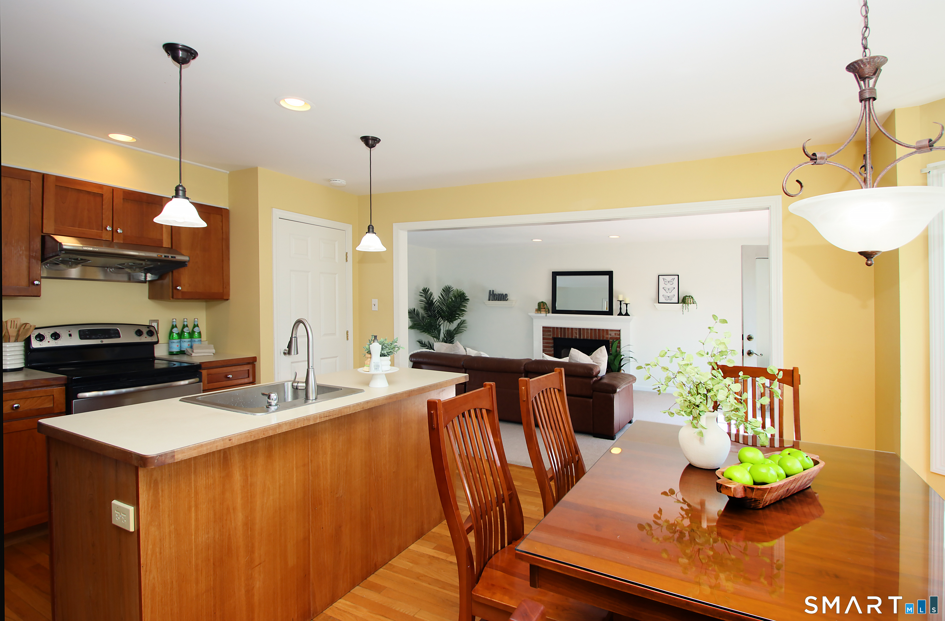4 Meadow Road Newtown, CT 06470 - Photo 15 of 38