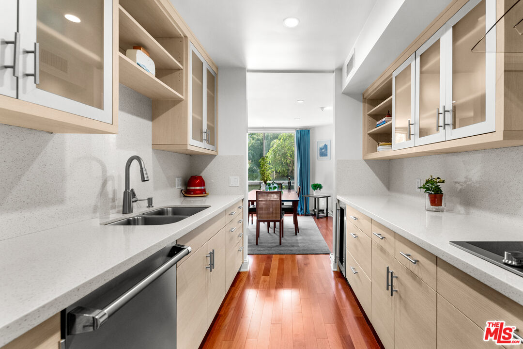 851 North Kings Road, Unit 102 West Hollywood, CA 90069 - Photo 11 of 31