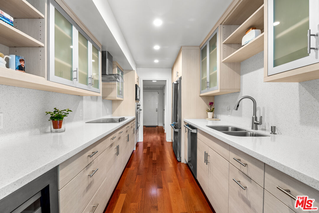 851 North Kings Road, Unit 102 West Hollywood, CA 90069 - Photo 12 of 31