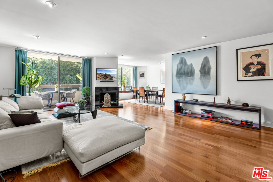 851 North Kings Road, Unit 102 West Hollywood, CA 90069 - Photo 2 of 31