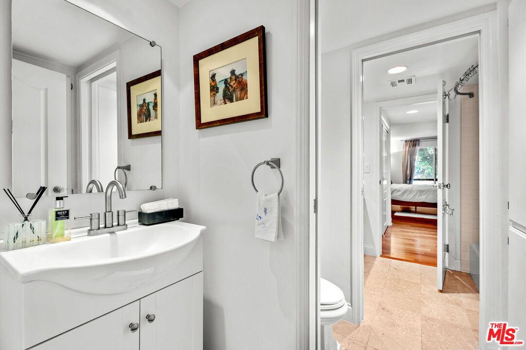 851 North Kings Road, Unit 102 West Hollywood, CA 90069 - Photo 22 of 31