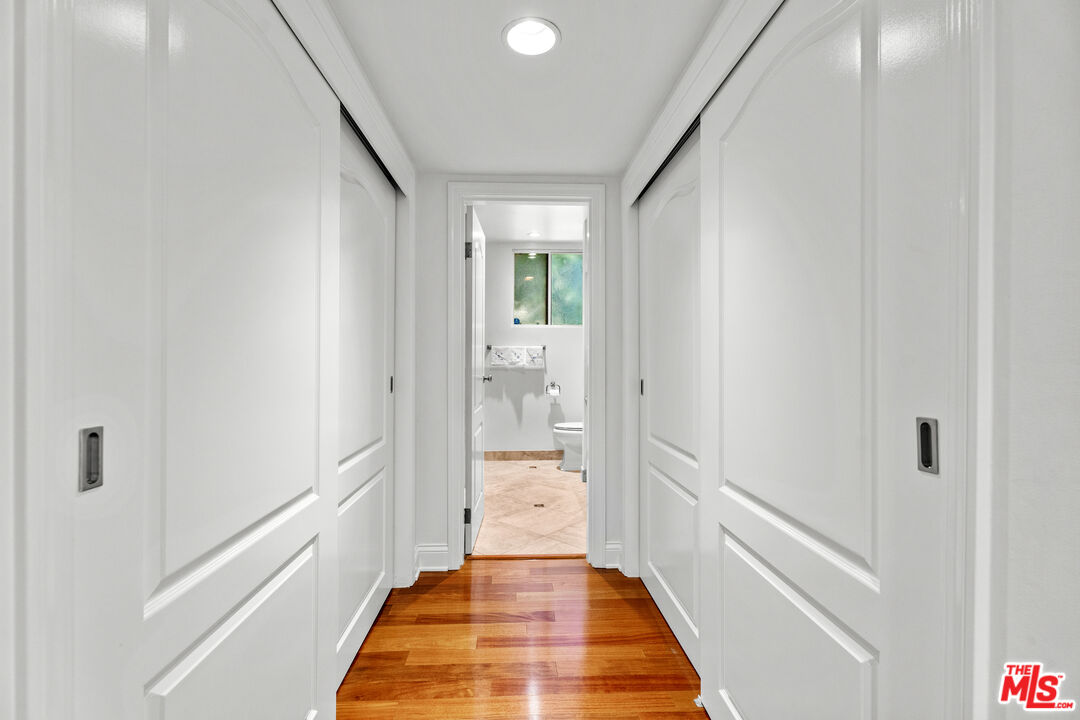 851 North Kings Road, Unit 102 West Hollywood, CA 90069 - Photo 23 of 31