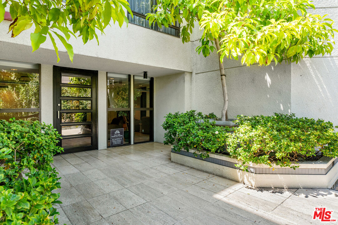 851 North Kings Road, Unit 102 West Hollywood, CA 90069 - Photo 29 of 31