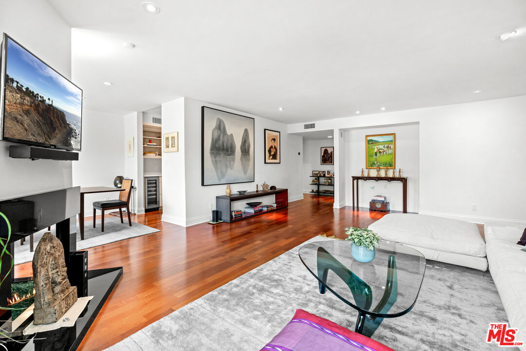 851 North Kings Road, Unit 102 West Hollywood, CA 90069 - Photo 4 of 31