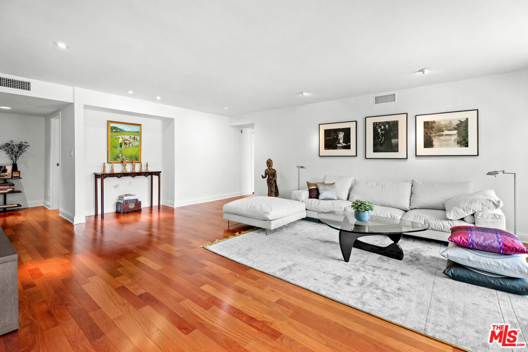 851 North Kings Road, Unit 102 West Hollywood, CA 90069 - Photo 5 of 31