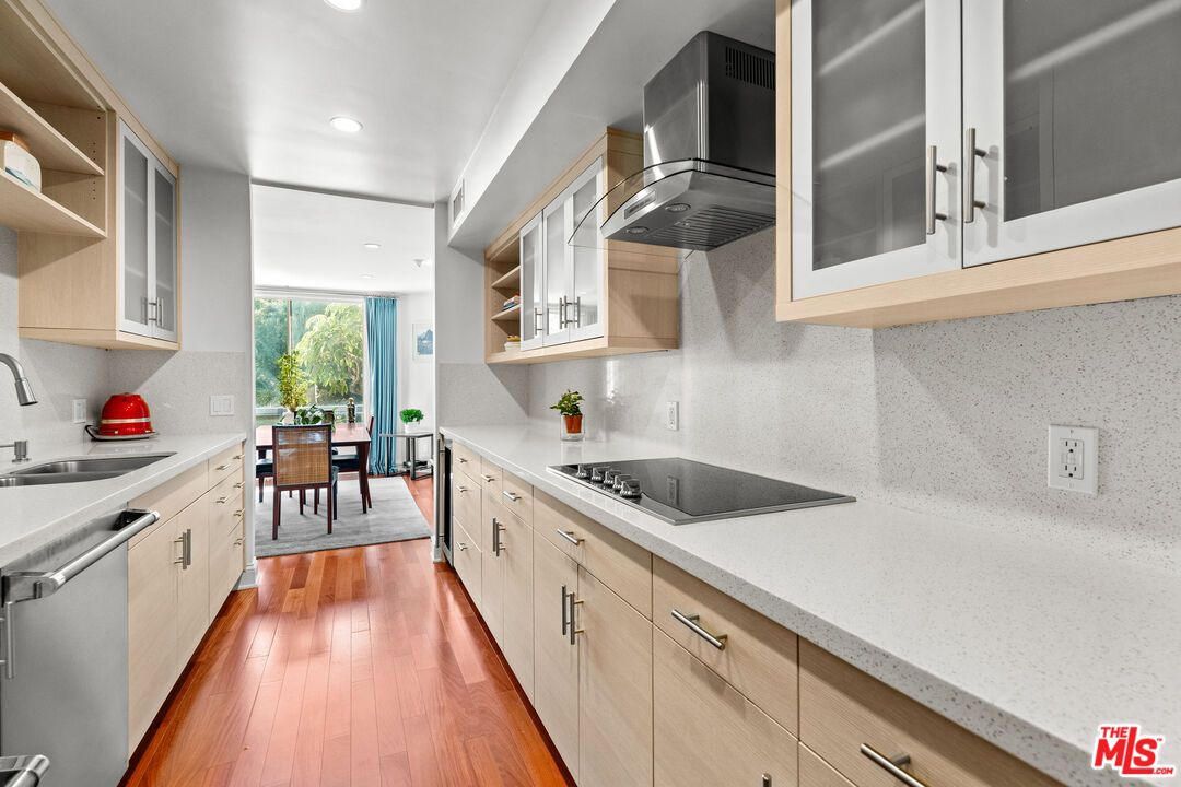 851 North Kings Road, Unit 102 West Hollywood, CA 90069 - Photo 10 of 31