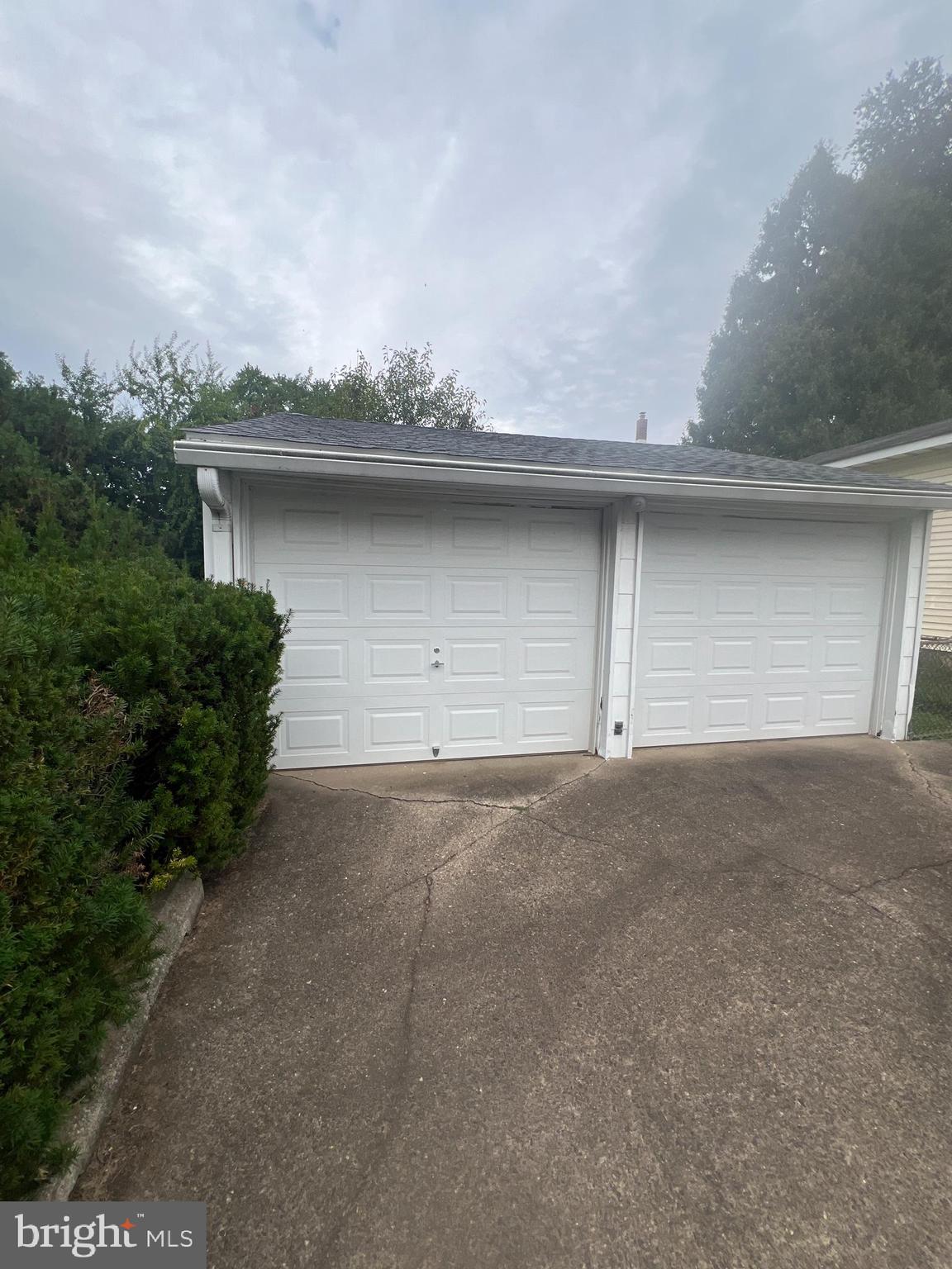 301 Murray Avenue Bellmawr, NJ 08031 - Photo 3 of 36 a front view of house with yard