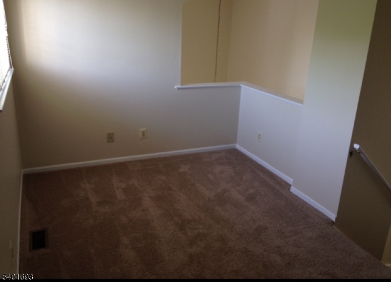 16 Stevens Court Bedminster, NJ 07921 - Photo 8 of 9