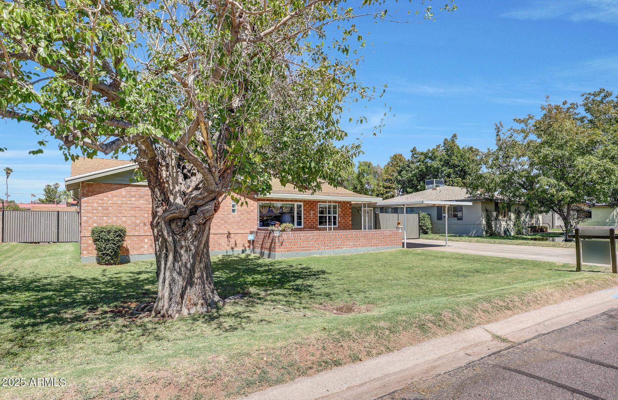 4108 East Edgemont Avenue Phoenix, AZ 85018 - Photo 8 of 118 A (5)