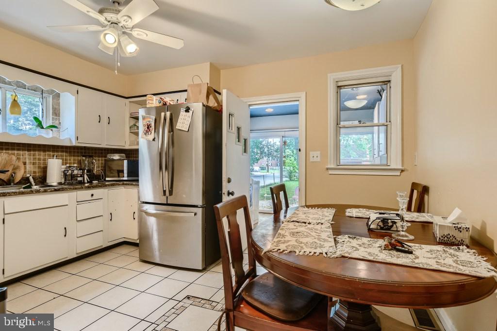 8650 Oakleigh Road Parkville, MD 21234 - Photo 3 of 28 Kitchen