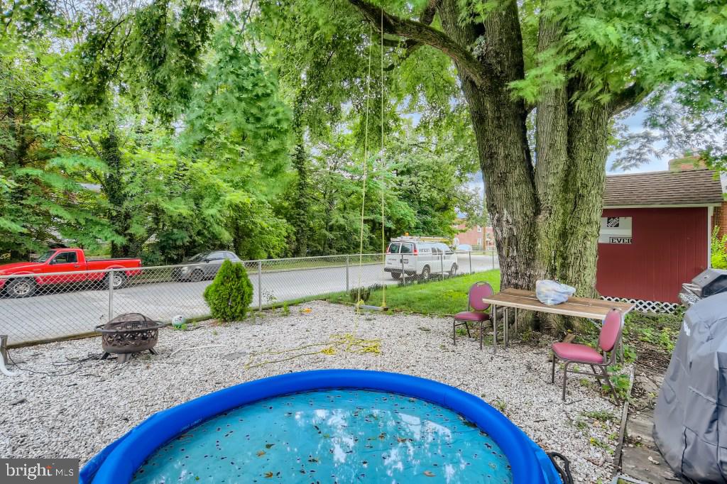 8650 Oakleigh Road Parkville, MD 21234 - Photo 8 of 28 Enormous Back Yard