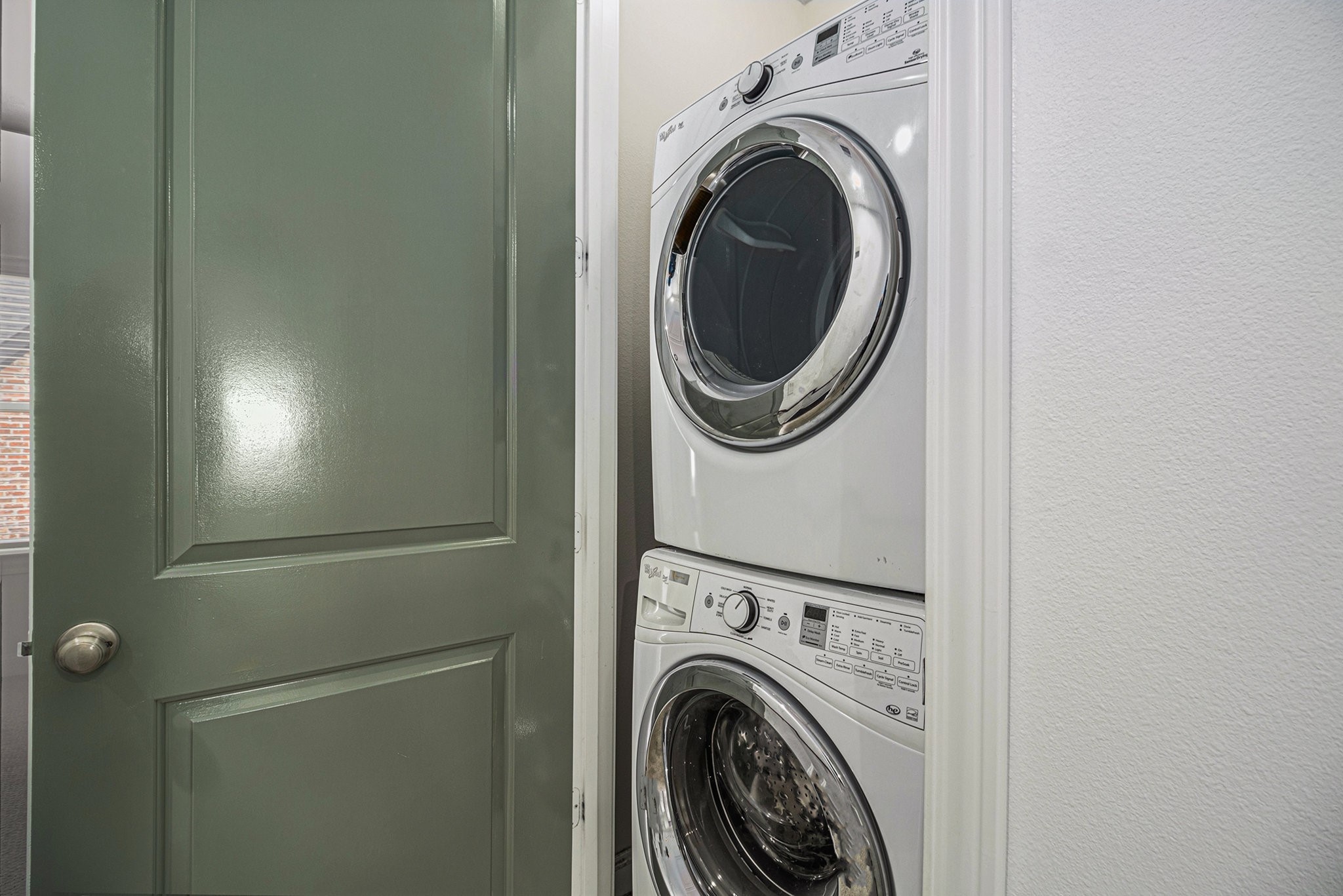 9674 Knight Road Houston, TX 77045 - Photo 13 of 21 a utility room with dryer and washer